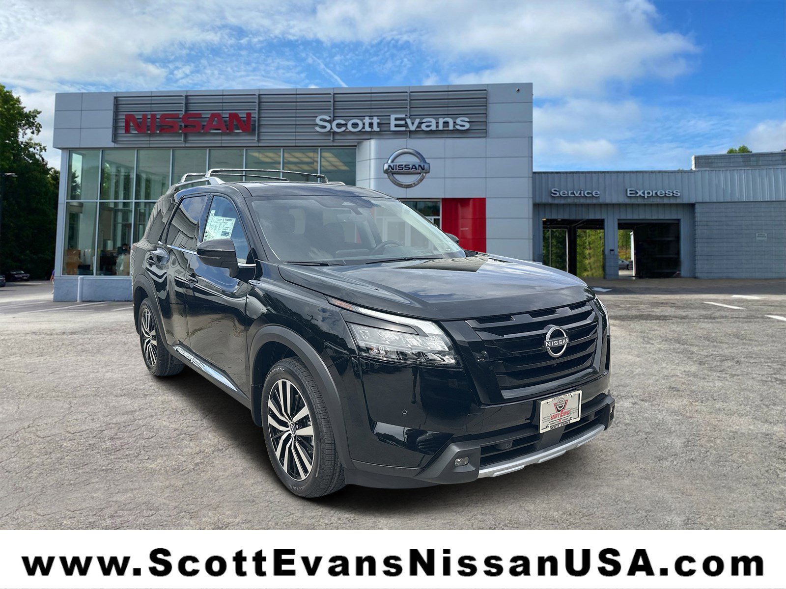 2025 Nissan Pathfinder Platinum's photo