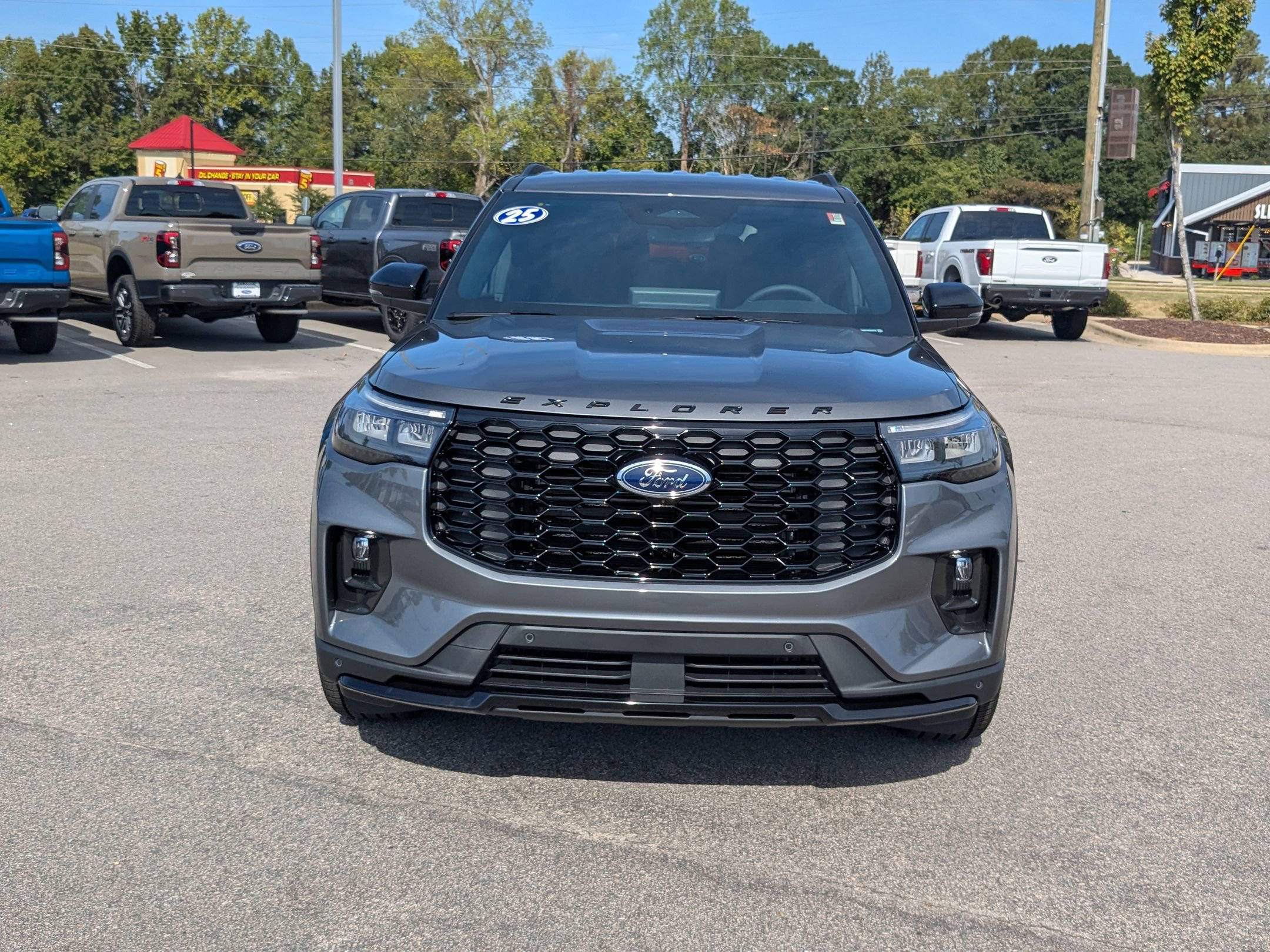 2025 Ford Explorer ST-Line photo 4