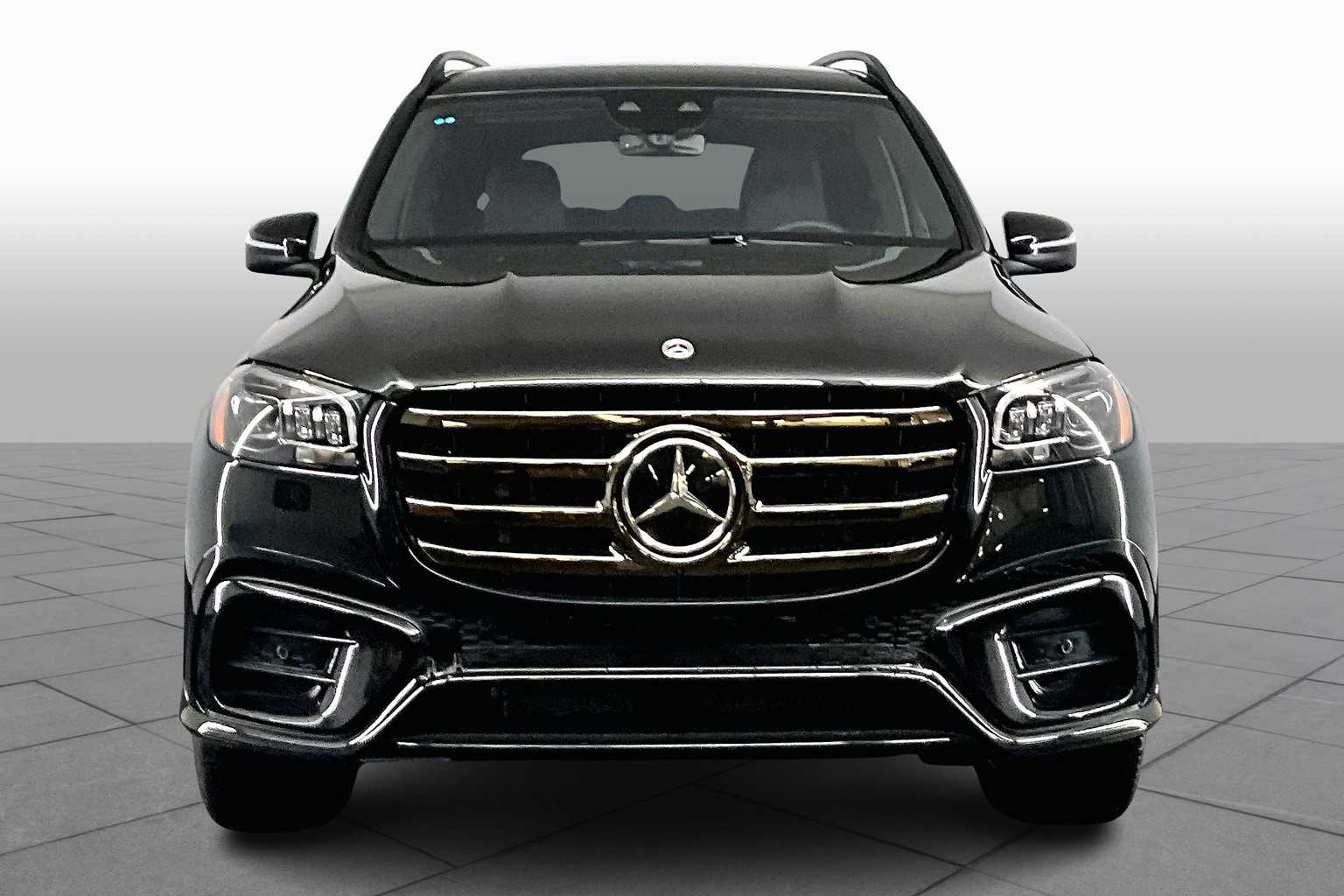 2026 Mercedes Benz GLS 580 4MATIC photo 2