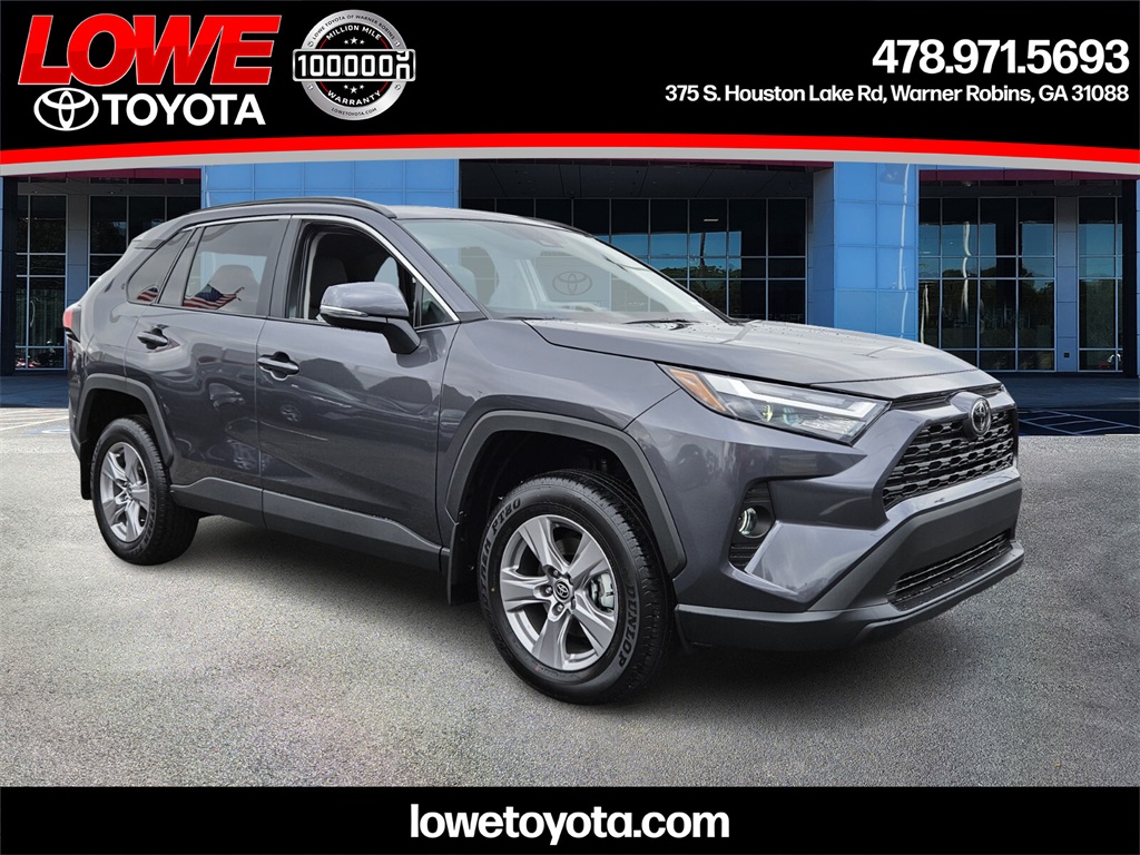 2025 Toyota RAV4 XLE's photo