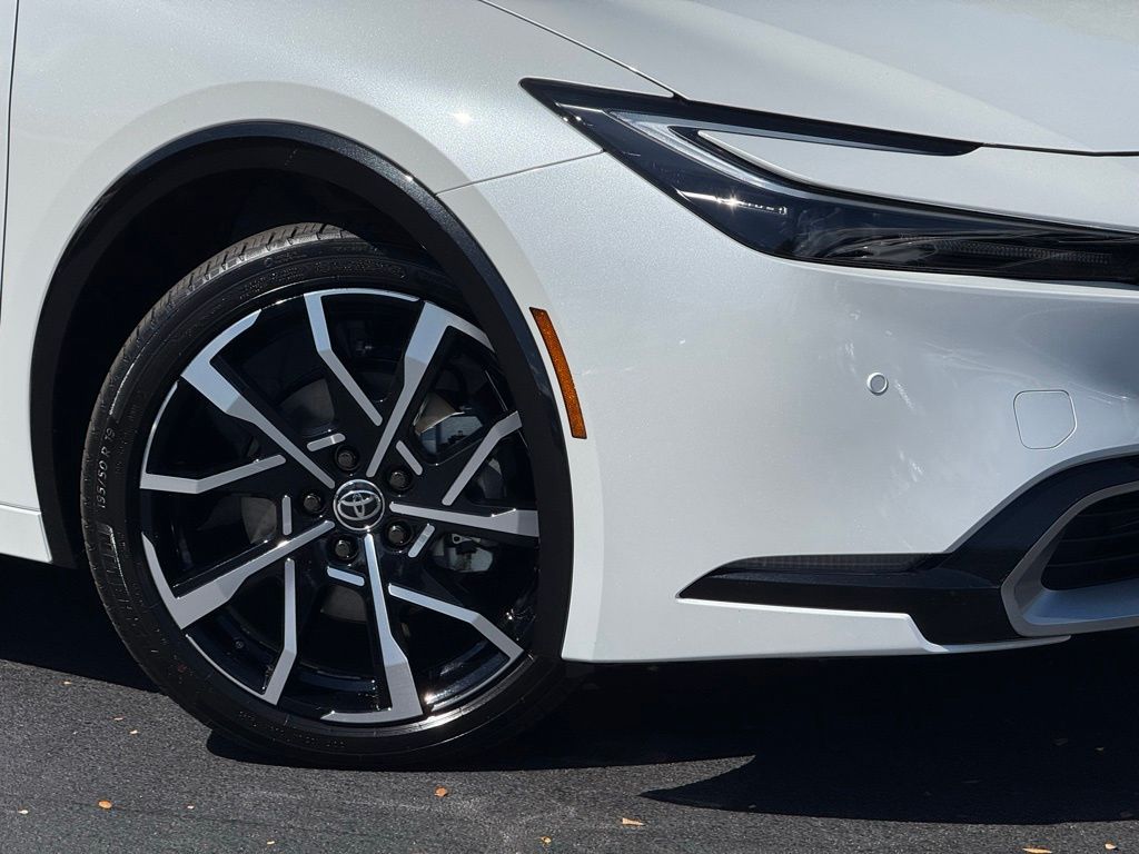 2026 Toyota Prius Plug-in Hybrid XSE photo 3