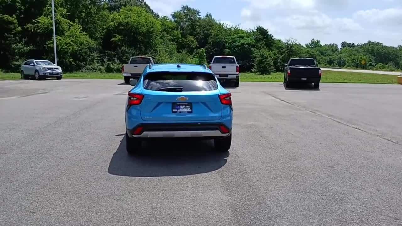 2025 Chevrolet Trax LT photo 7
