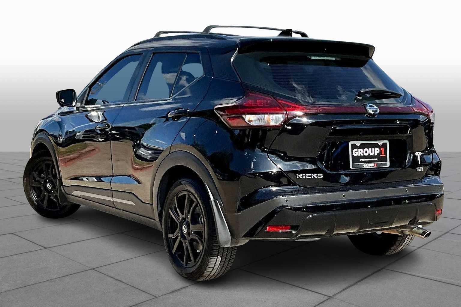 2021 Nissan Kicks SR photo 6