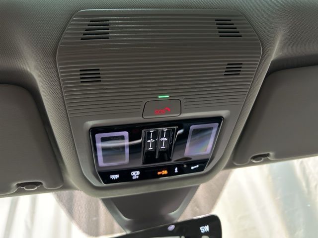 2025 Volkswagen Atlas Peak Edition SE photo 21
