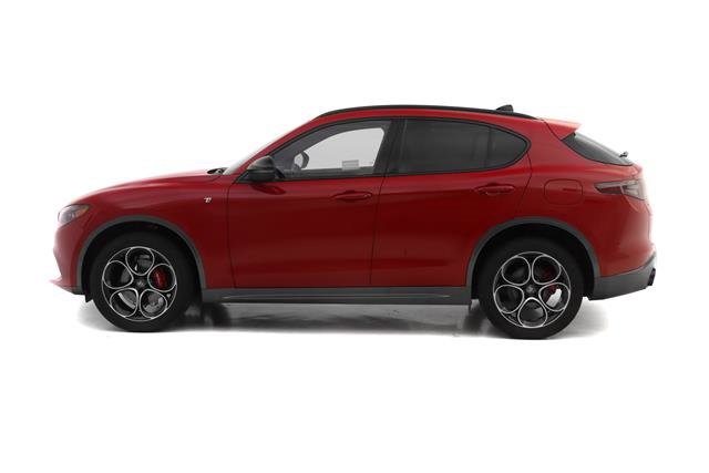 2024 Alfa Romeo Stelvio Ti photo 3