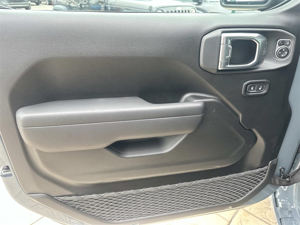 2025 Jeep Wrangler Sport S photo 27