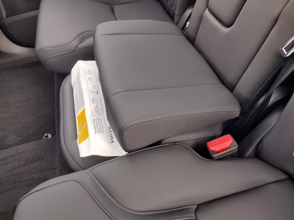 2025 VOLVO XC90 - Image 19