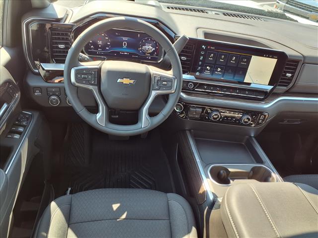 2025 Chevrolet Silverado 3500HD LT photo 3