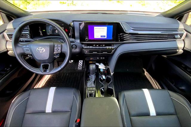 2025 Toyota Camry SE photo 13
