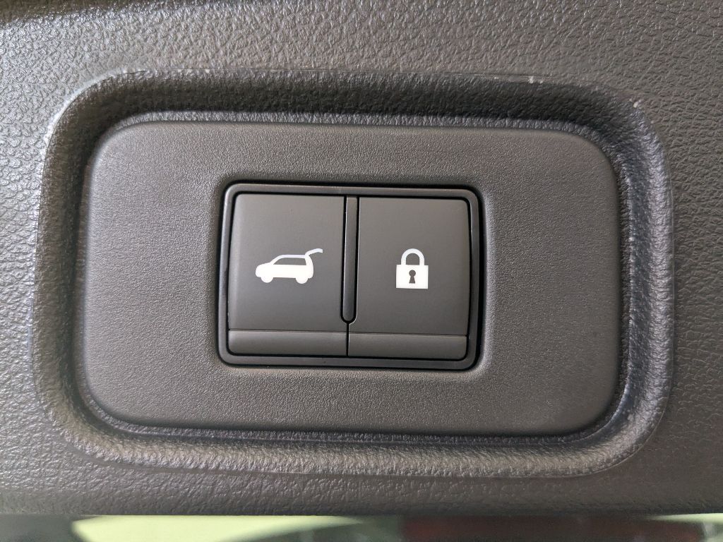 2025 Nissan Pathfinder SV photo 14