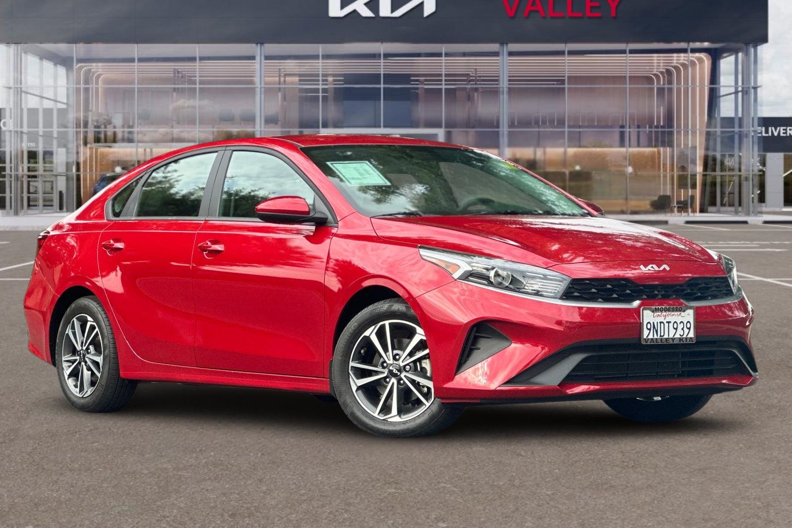 2024 Kia Forte LXS photo 2
