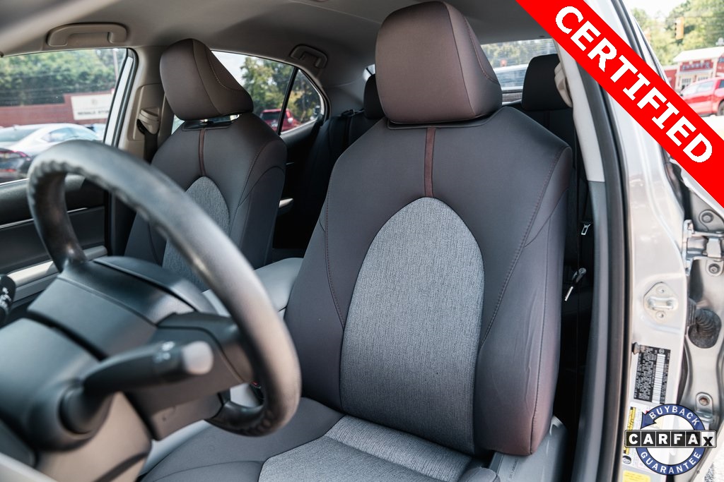 2019 Toyota Camry SE XLE photo 20