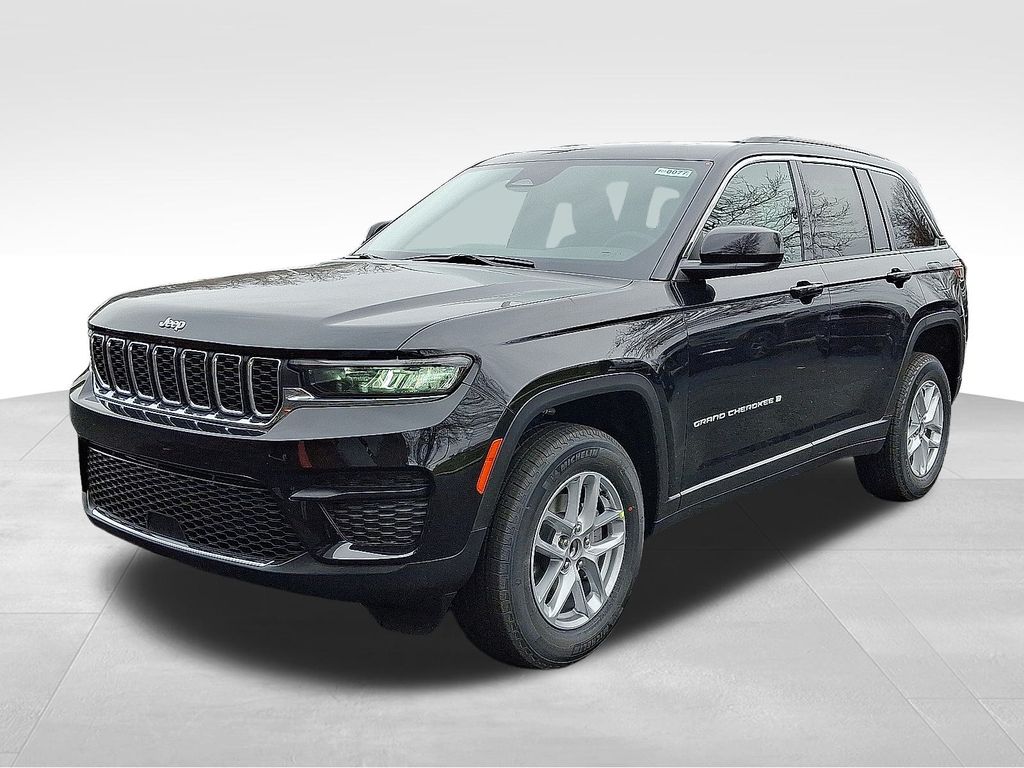 2025 Jeep Grand Cherokee Laredo photo 3