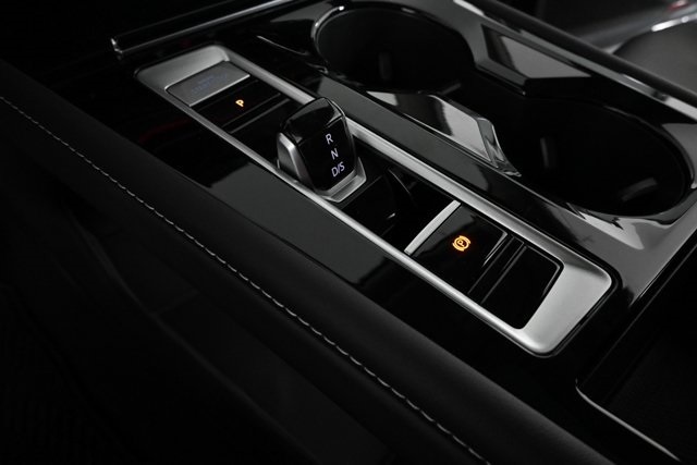 2025 Volkswagen Atlas SEL photo 19