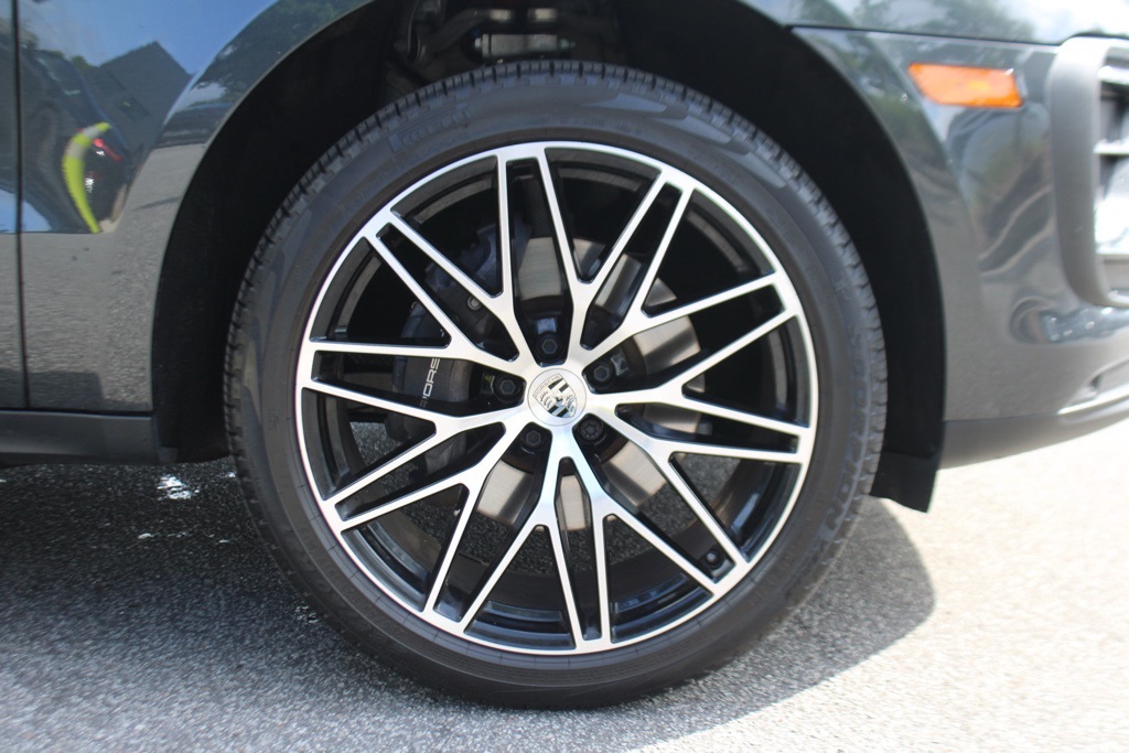 2024 Porsche Macan Base photo 13