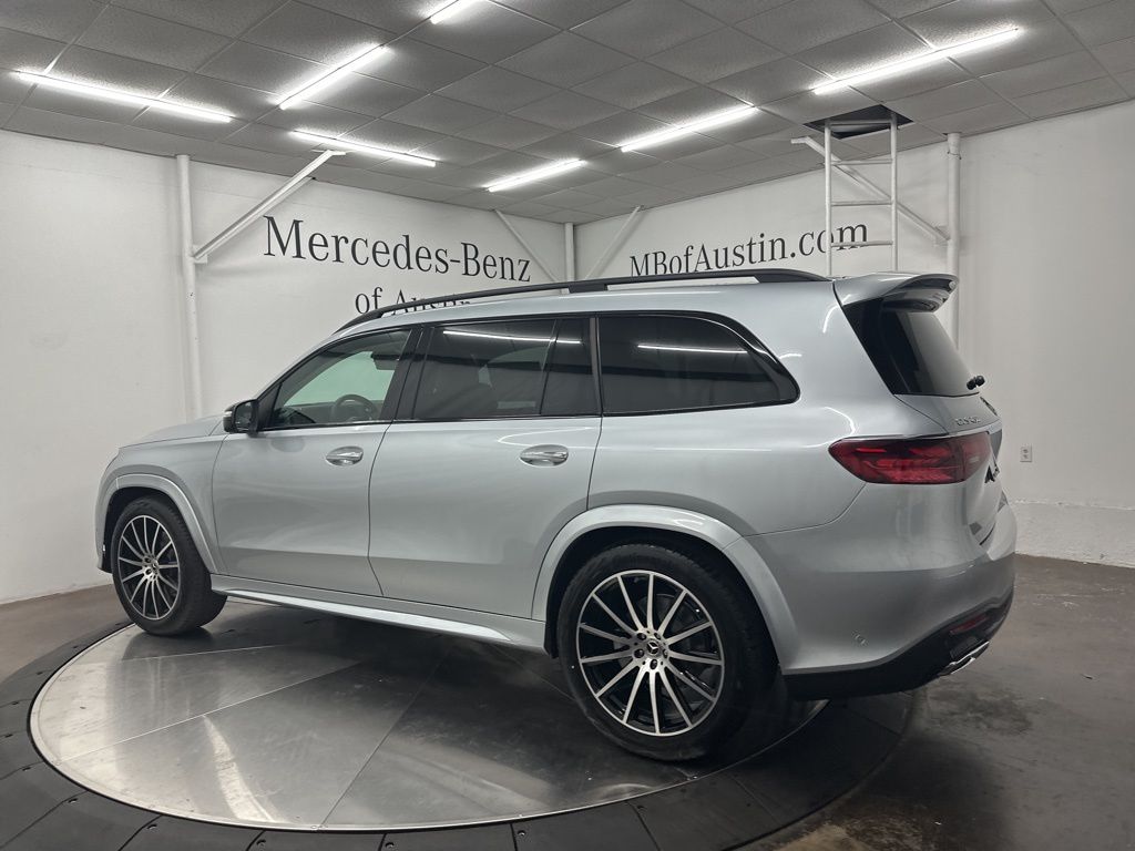 2026 Mercedes Benz GLS 450 4MATIC photo 4