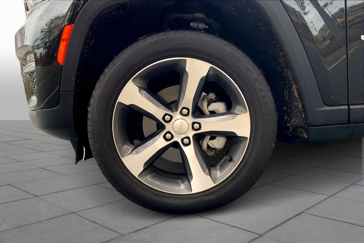 2023 Jeep Grand Cherokee Limited photo 4