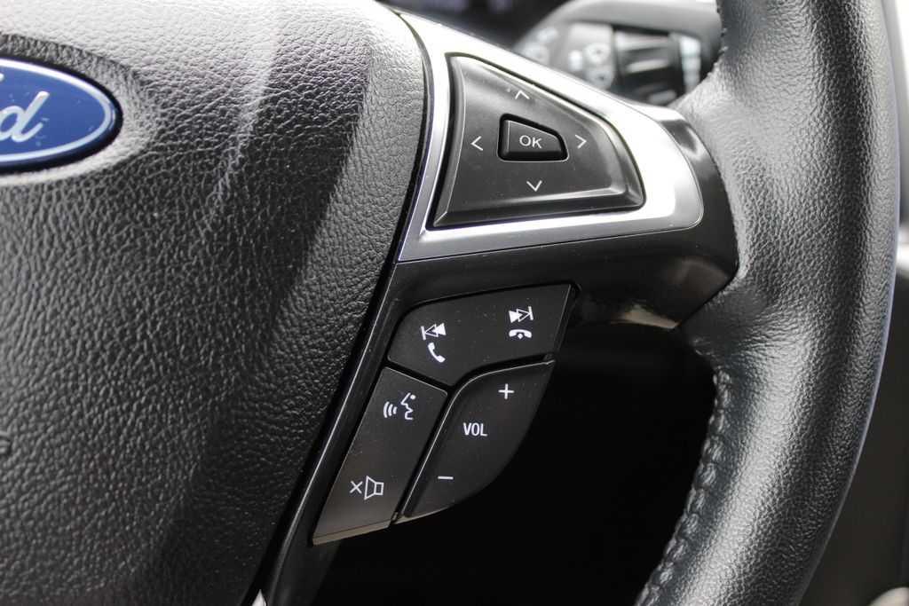 2024 Ford Edge SEL photo 25