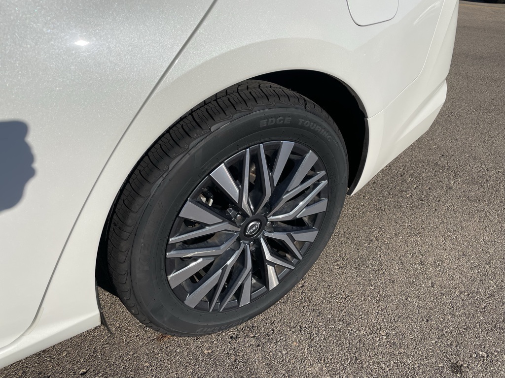 2024 Nissan Altima 2.5 SV photo 3