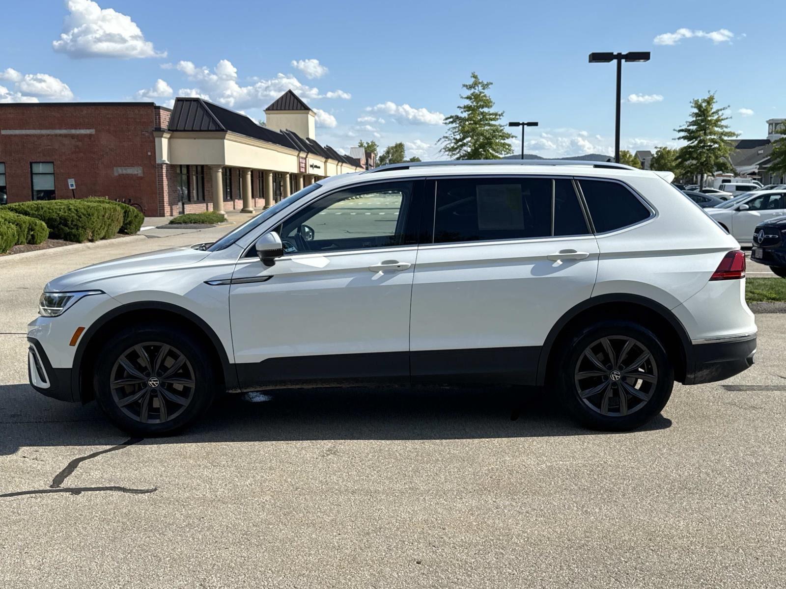2023 Volkswagen Tiguan SE photo 3