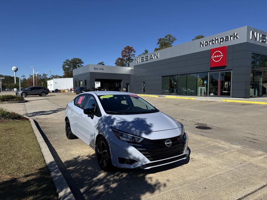 2025 Nissan Versa 1.6 SR photo 3