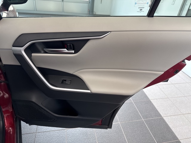 2021 Toyota RAV4 XLE photo 10