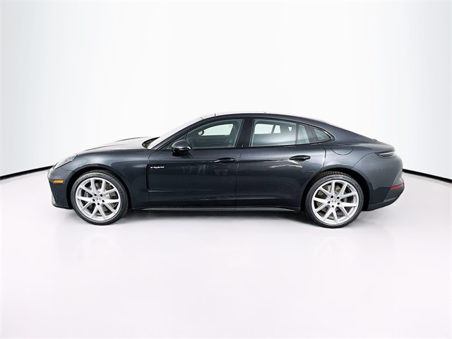 2025 Porsche Panamera E-Hybrid 4 photo 2