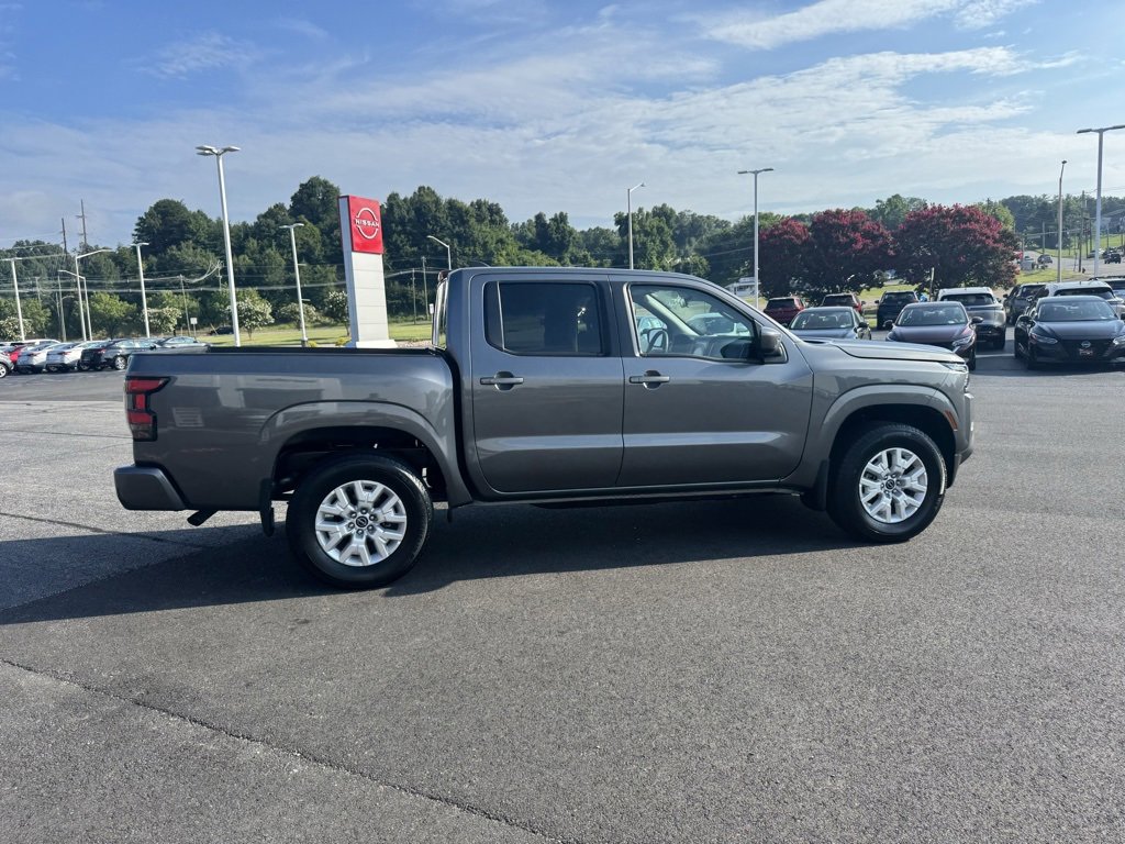 2022 Nissan Frontier SV Crew Cab photo 4