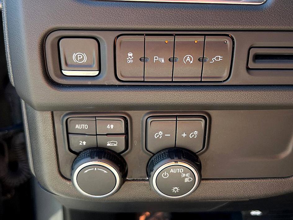 2021 Chevrolet Suburban LT photo 16