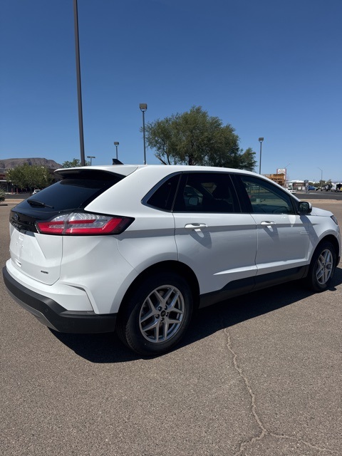 2024 Ford Edge SEL photo 5