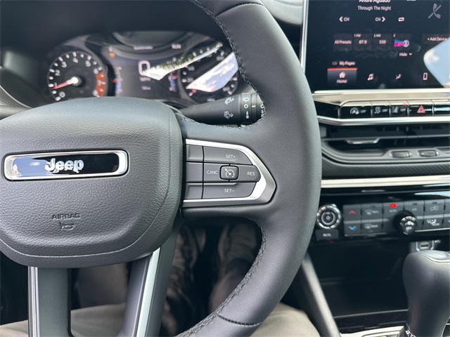 2025 Jeep Compass Latitude photo 36