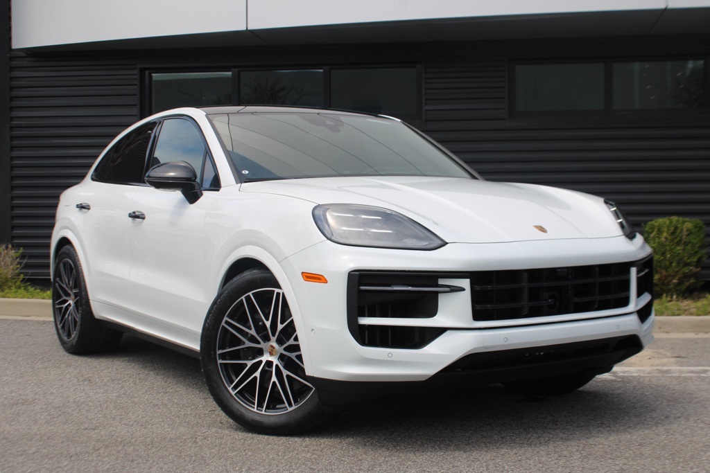 2026 Porsche Cayenne Coupe photo 9