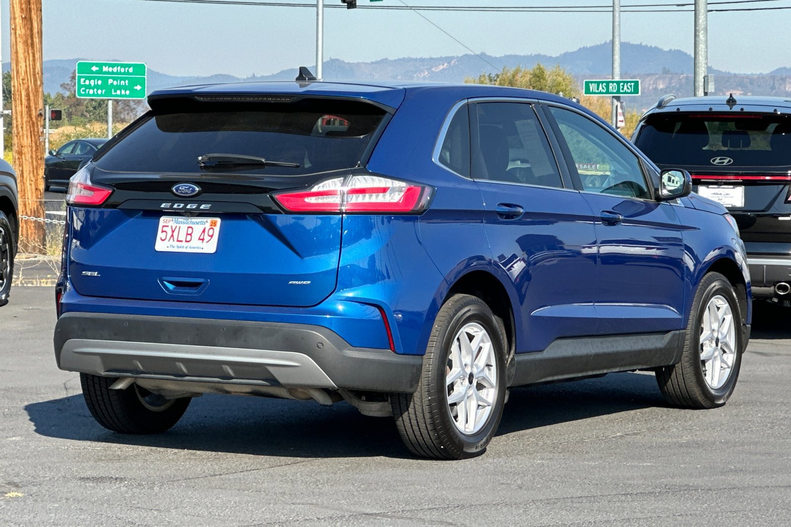 2024 Ford Edge SEL photo 2