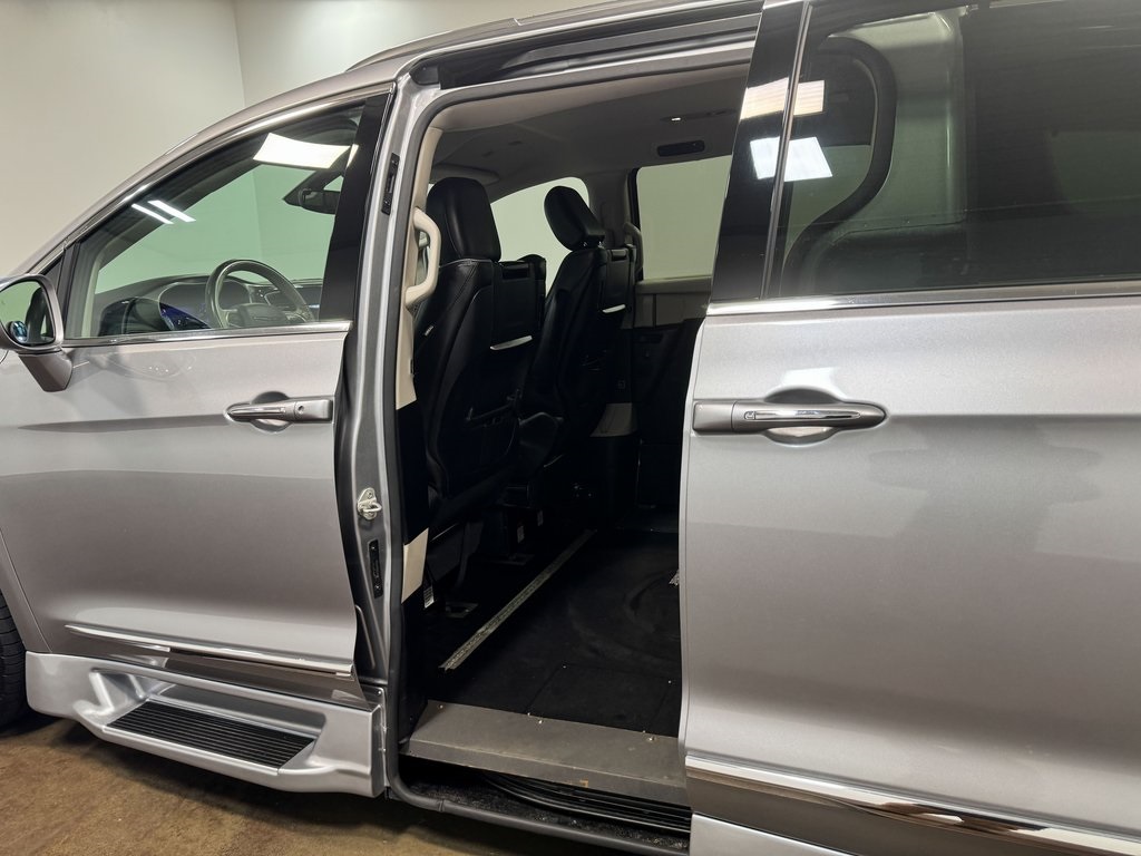 2018 Chrysler Pacifica Limited photo 49