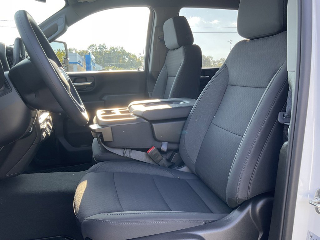 2025 Chevrolet Silverado 2500HD Custom photo 10