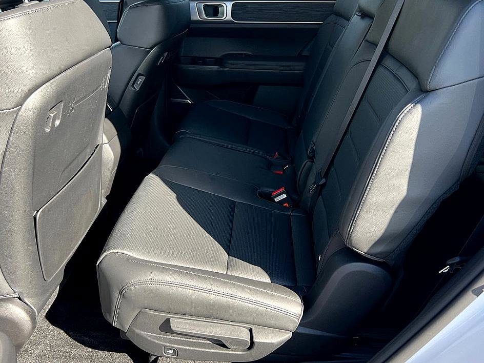 2025 Hyundai Santa Fe Limited photo 7