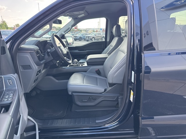 2025 Ford F-150 Lightning photo 9