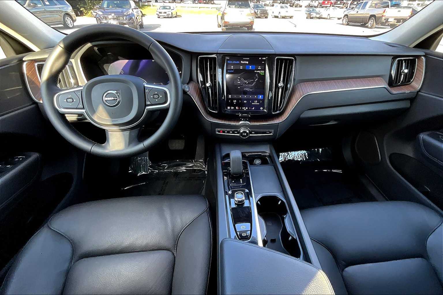 2022 Volvo XC60 Recharge Hybrid Inscription Expression photo 13