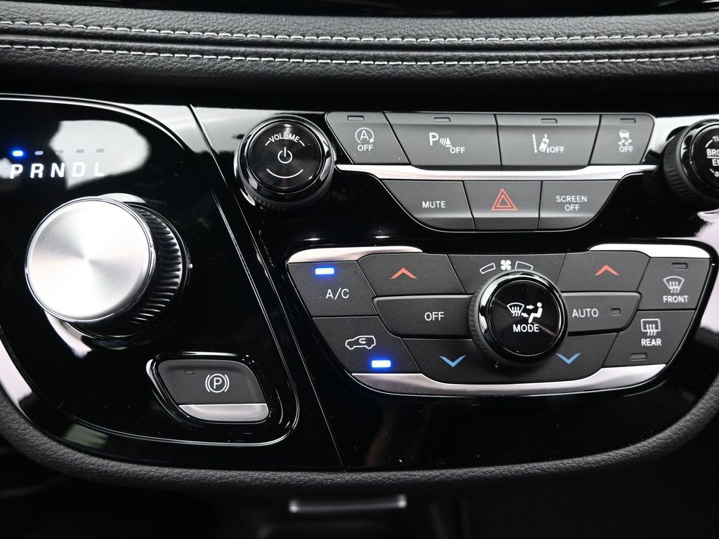 2026 Chrysler Pacifica photo 16
