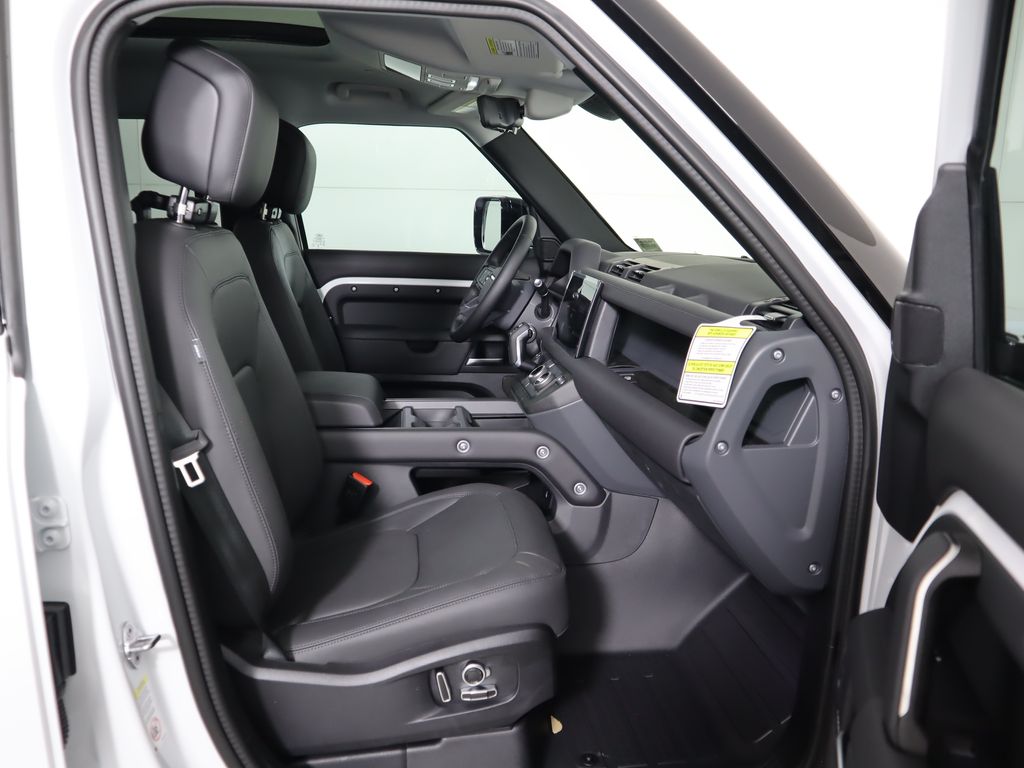 2025 Land Rover Defender 130 S photo 21