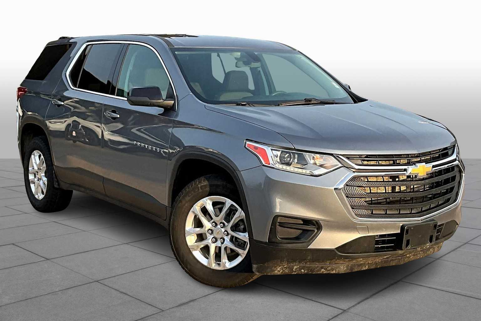 2021 Chevrolet Traverse LS photo 3