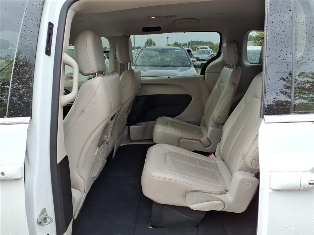 2021 Chrysler Pacifica Touring L photo 8