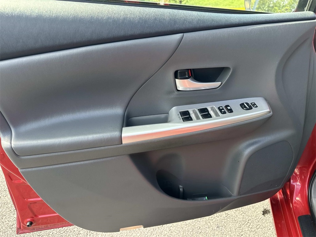 2013 Toyota Prius V Five photo 26