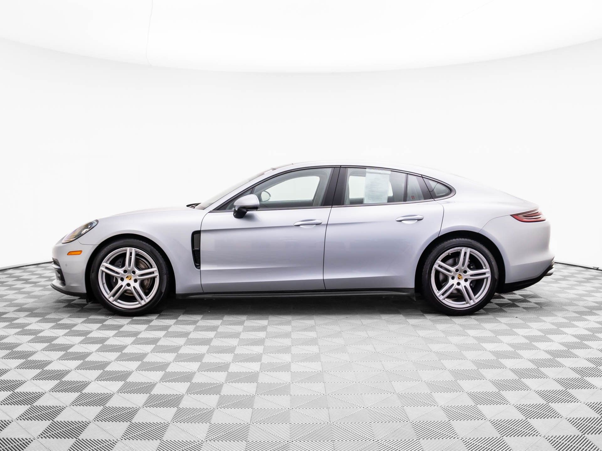 2020 Porsche Panamera 4 photo 2