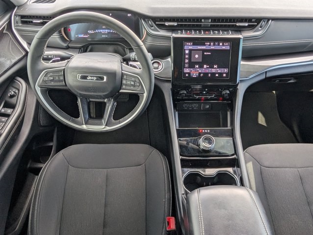 2023 Jeep Grand Cherokee Laredo photo 4