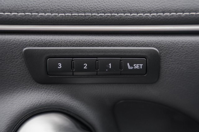 2022 Lexus ES 300h photo 31