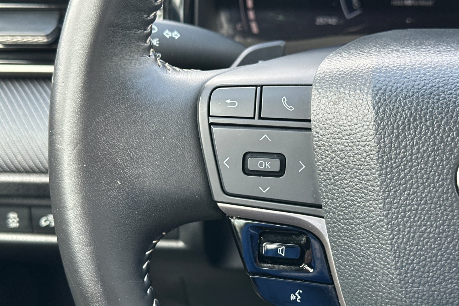 2025 Toyota Camry SE photo 27