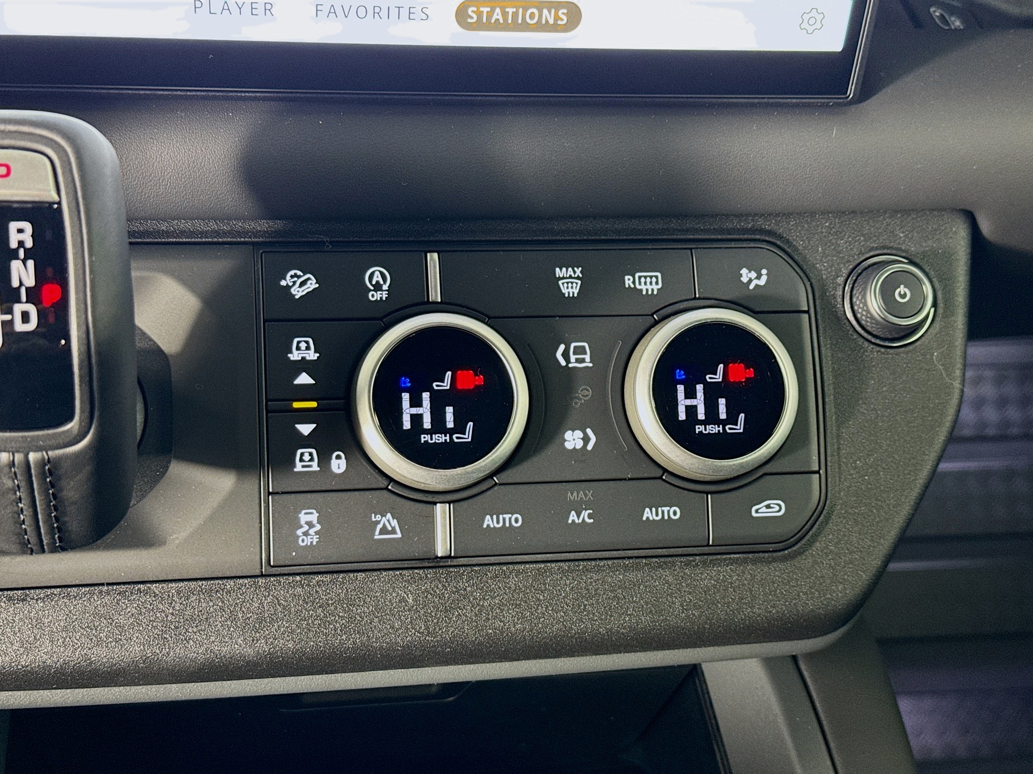 2025 Land Rover Defender 110 X-Dynamic SE photo 9