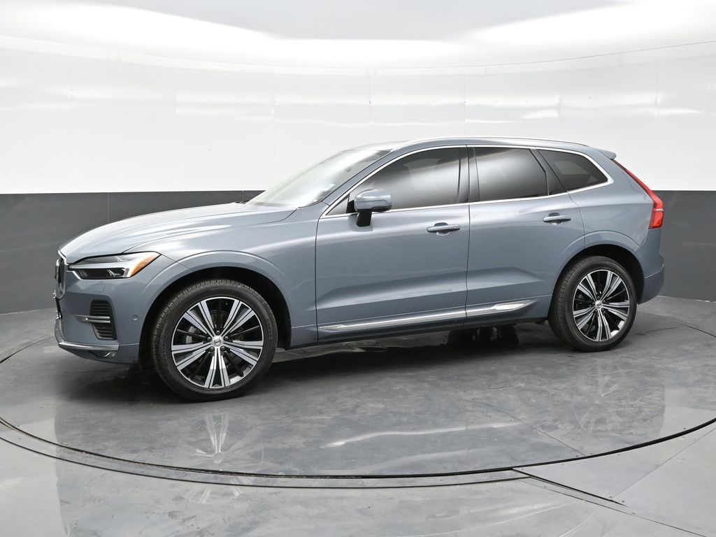 2023 Volvo XC60 B5 Plus photo 2
