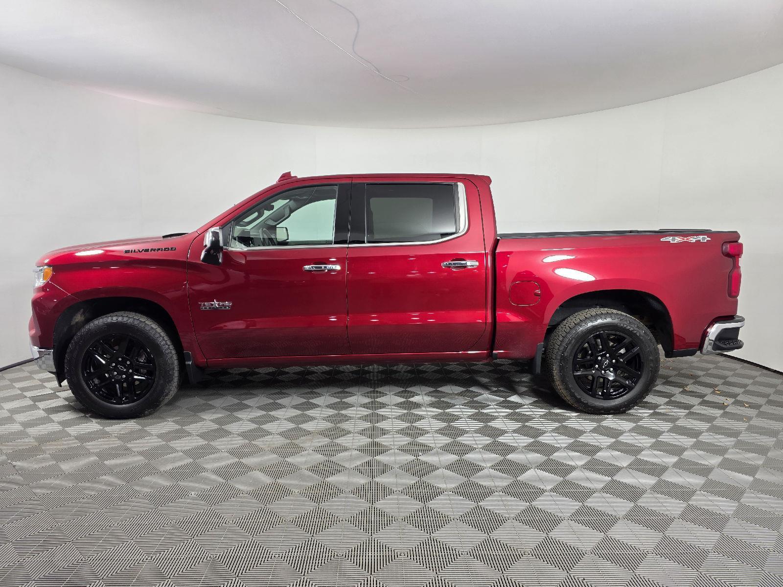 2022 Chevrolet Silverado 1500 LTZ photo 2